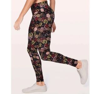 Lululemon Wunder Under Flurolace 10 EUC